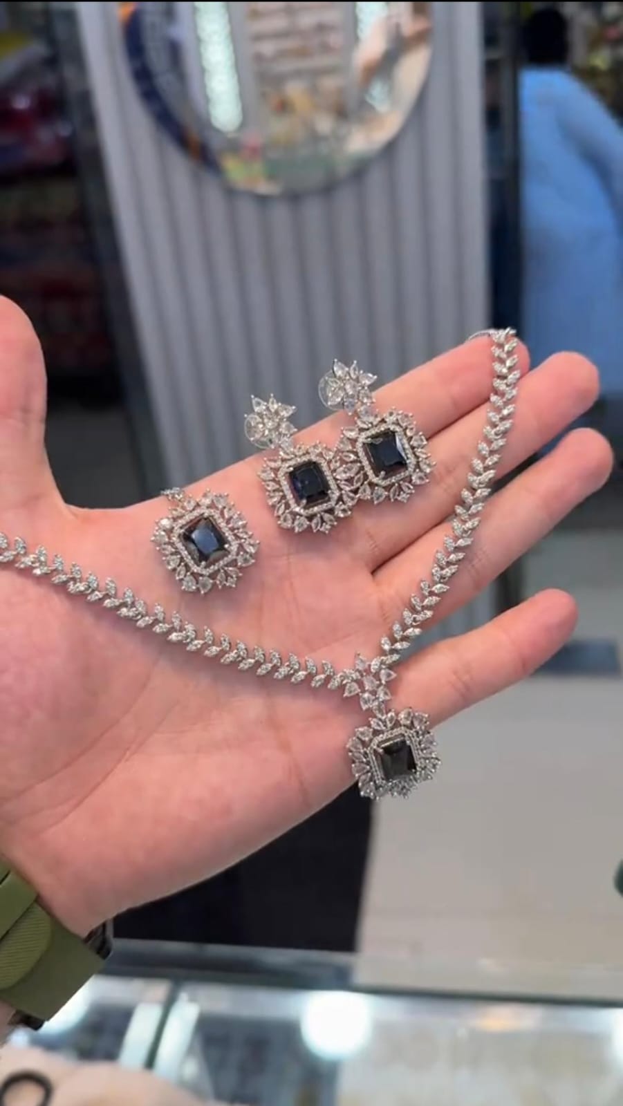 Elegant Silver Zircon Jewelry Set – Necklace, Earrings & Pendant